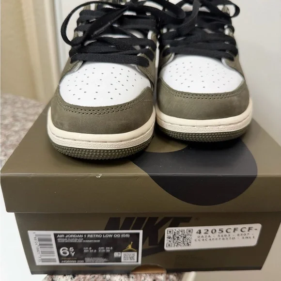 Woman’s Nike Air Jordan 1 Low - medium olive - Picture 3 of 8